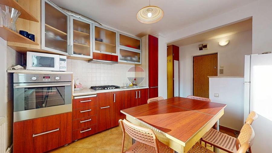Apartament 2 camere, decomandat, zona Centrul Civic - str. Hărmanului