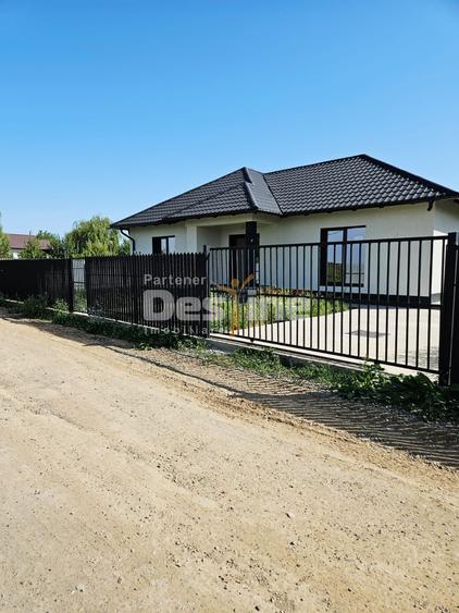 Casă VIȘAN, 3 camere decomandat 74 mp utili, teren 430 mp + parcare