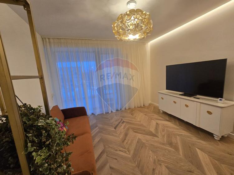 Apartament de lux, cu loc de parcare, langa Universitate