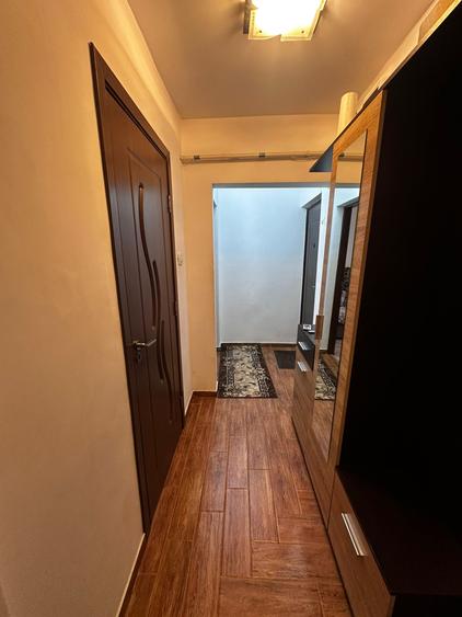 Apartament de 3 camere, etajul 1/4, zona Alexandru cel Bun