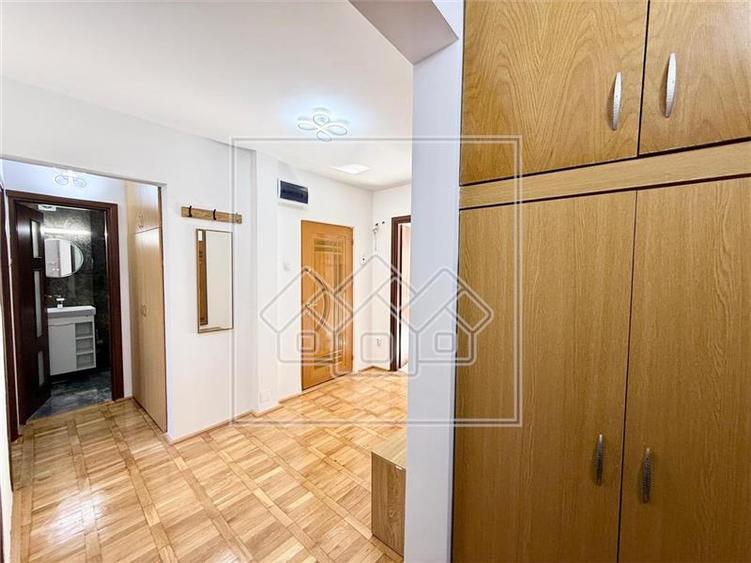 Apartament cu 4 camere si 2 balcoane - etaj 2 - Calea Poplacii