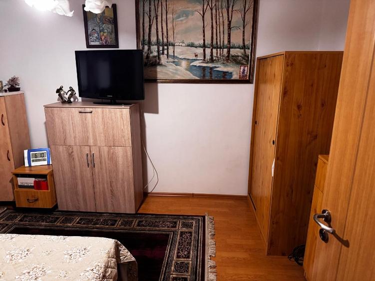 Proprietar -închiriez apartament 2 camere -balcon generos