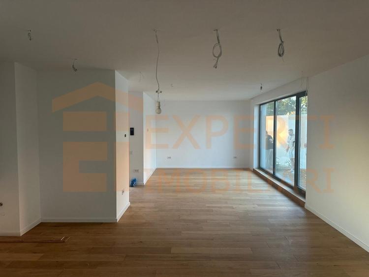 Vilă de vânzare pe malul lacului | in zona Mamaia Nord | 0% Comision