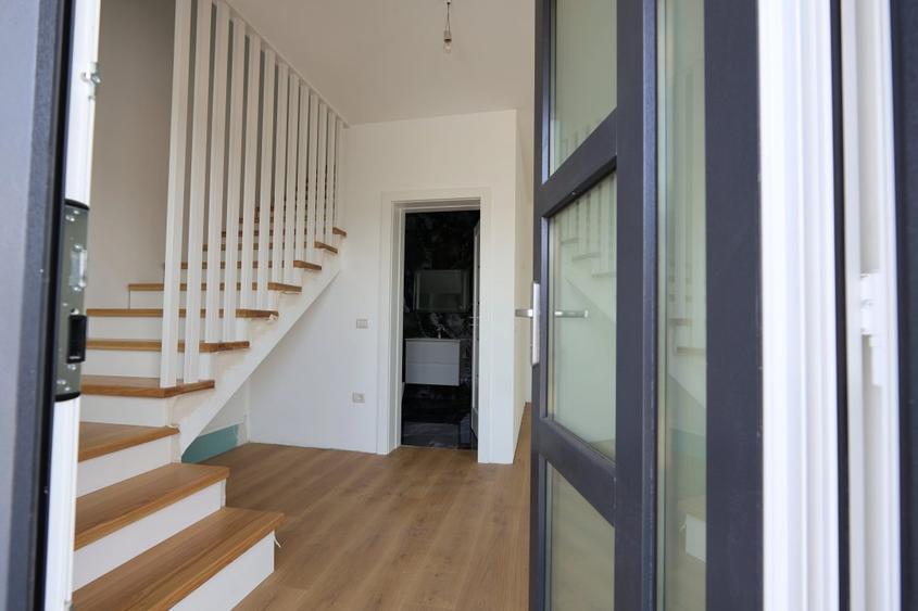 Casa 4 camere, teren intre 350-543 mp la strada asfaltata din Popas Pacurari