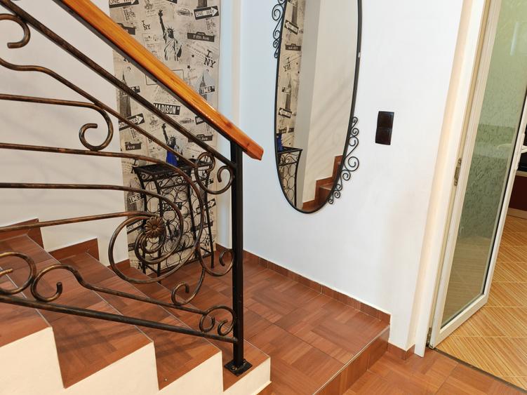 Casa 8 camere mobilata si utilata RASNOV