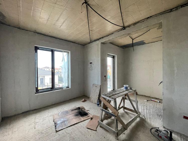 Duplex 5 camere despartit prin garaj - Mosnita Noua
