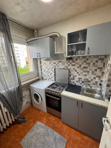 Dristor / Garsoniera moderna / 1 minut metrou