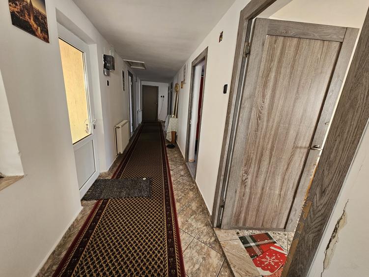 Casa cu 818mp teren si garaj 87 mp la strada !