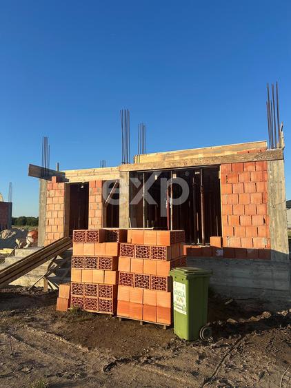 Single 4 camere 2 bai 132 mp totali 291 mp curte 6 minute Prelungirea Ghencea