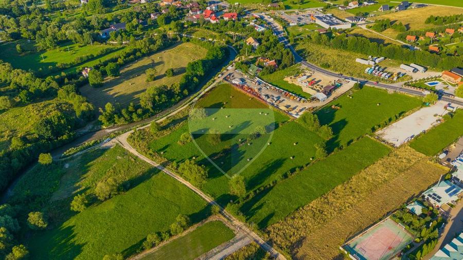 Teren intravilan 7.660 mp lângă Bran, panoramă 360°, comision 0%