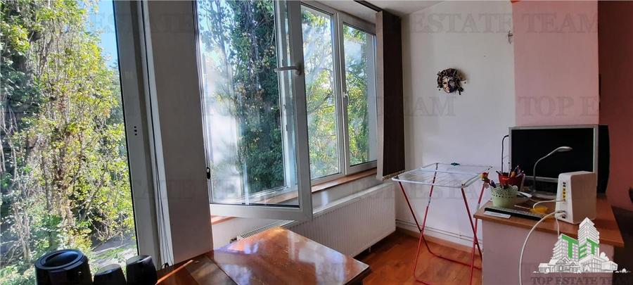 Vanzare apartament 3 camere in Vila Pajura