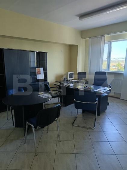 Hala de productie, spatii depozitare, parcare, cladire cu birouri, teren 14474mp