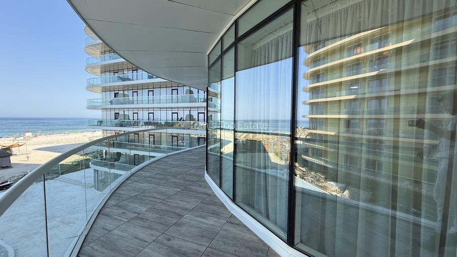 Apartament cu 3 camere direct in prima linie la mare White Sea