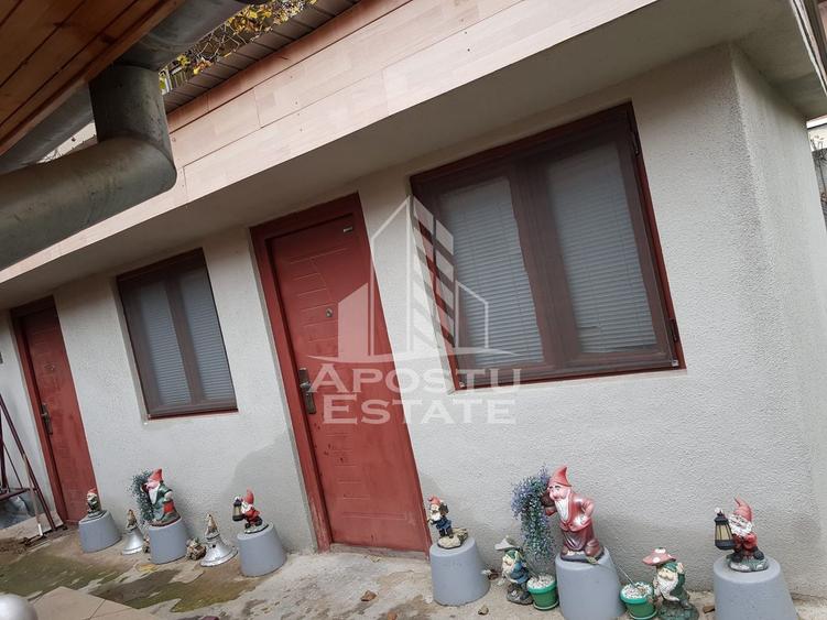 Casa individuala, 4 camere, 2 cai de acces, situata in zona Girocului