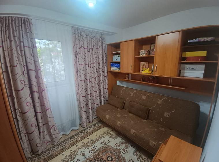 Apartament 4 camere zona Casa Cartii