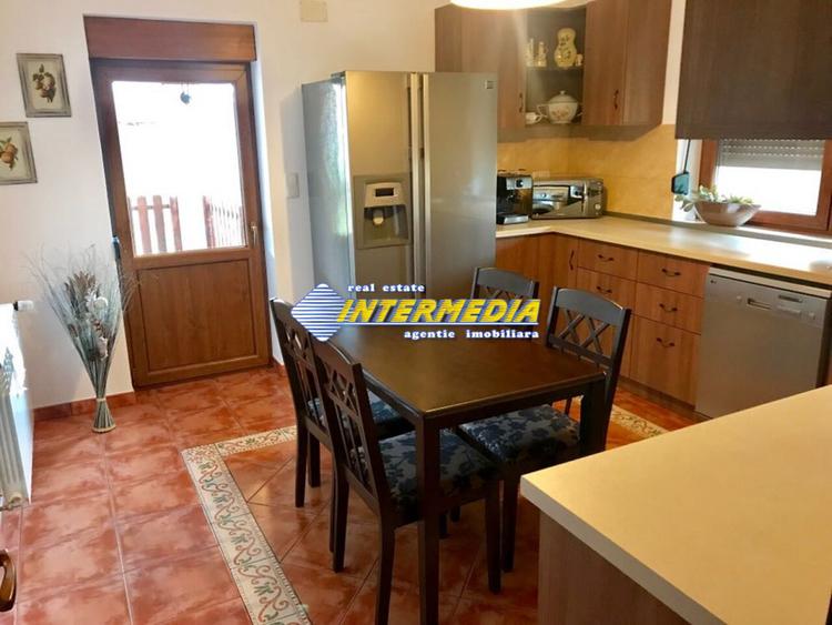 Casa de vanzare Alba Iulia CETATE cu 4 dormitoare si living finisata complet