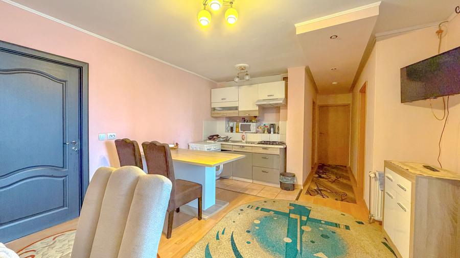 Apartament unic cu 7 camere, 3 balcoane, 3 bai, 2 parcari, 2 beciuri, Central