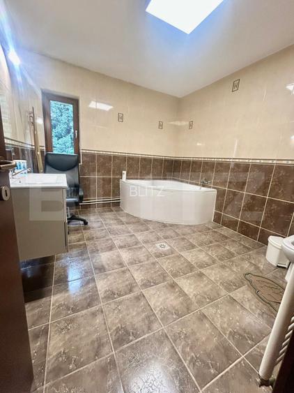 OPORTUNITATE INVESTIȚIE: Apartament de 4 camere, 2 bai, 134mp, Zonă Semicentrală - 7