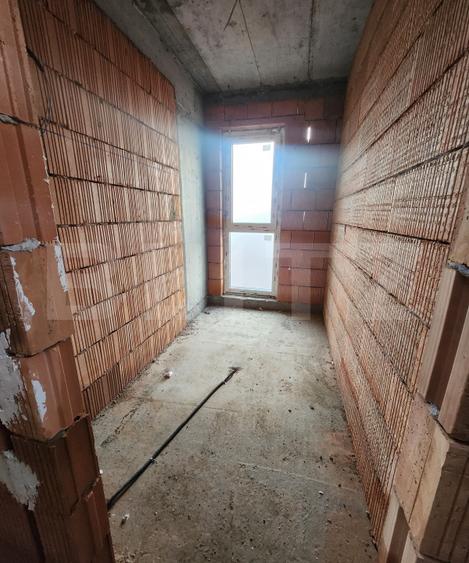 Casa tip duplex semifinisat, 5 camere, 180 mp utili, 270 teren, zona Vivo