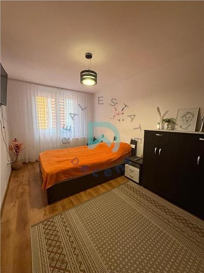 Garsoniera decomandata, etaj intermediar, zona Planete, Astra
