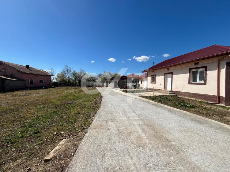 REDUCERE! Casa parter + anexa si 2 bai cu 880 mp teren in Brosteni Dambovita