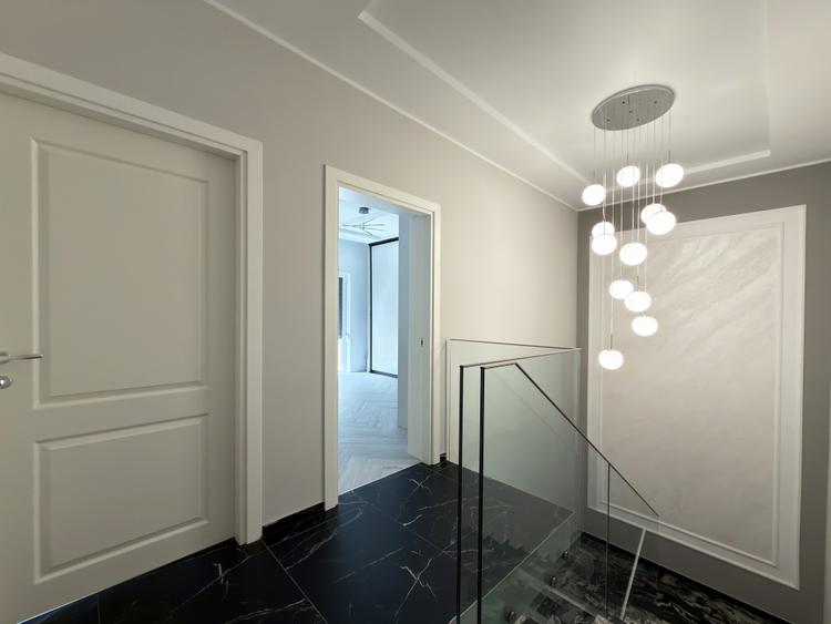 Cumpăna -Vilă nouă P+1 cu 4 camere-Complet mobilată și utilată-Design modern