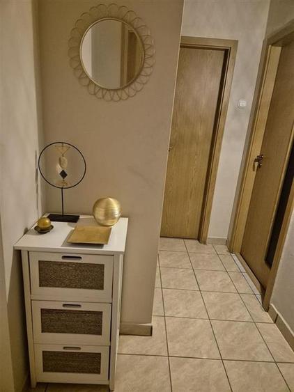 Apartament modern 3 camere pivnita zona Semaforului