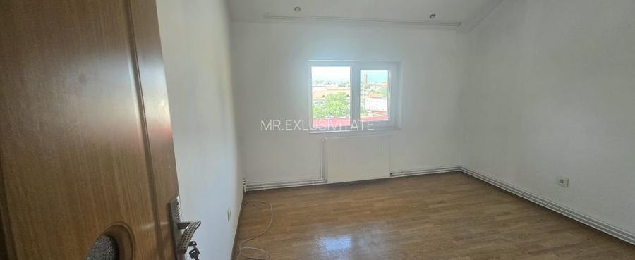 De vânzare apartament 2 camere decomandat | Zona 8 Mai - 23