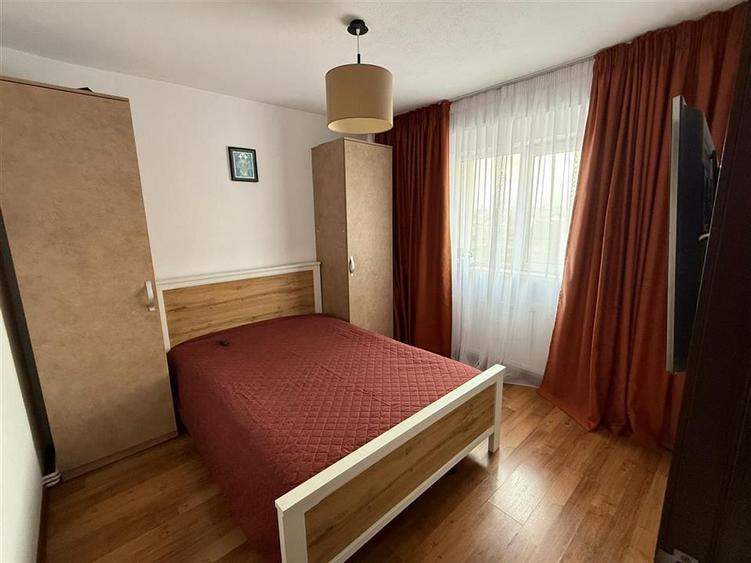 Apartament decomandat cu 3 camere si 2 bai in Turnisor