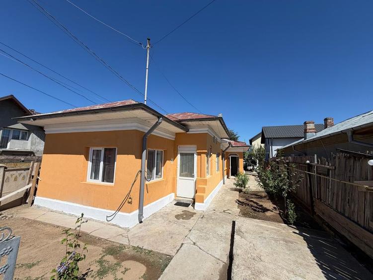 CASĂ RENOVATĂ 105 MP UTILI TEREN 400 MP COMUNA BERCENI STRADA CIULINI