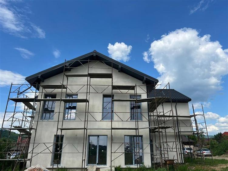 OPORTUNITATE! Casa cu 11 camere si 12 ari de teren