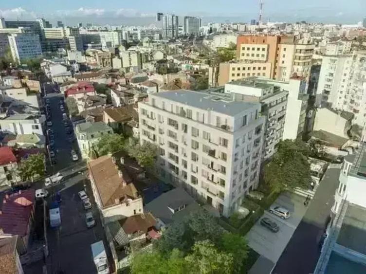 Apartament 3 camere cu gradina proprie| Parc Cismigiu I Metrou Eroilor I
