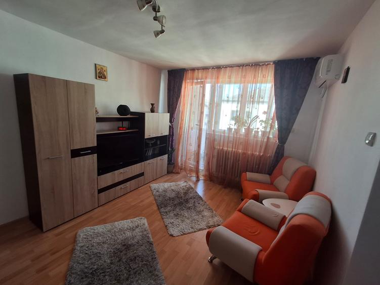 Apartament cu doua camere semidecomandat finisat si mobilat etajul 4 cu pod