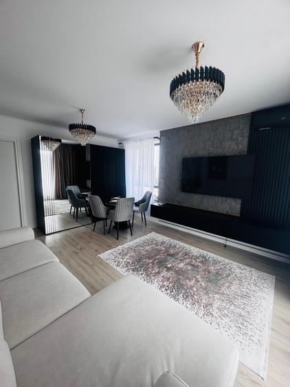 3 Camere Renovate Modern – Spațiu, Luminozitate și Terasă
