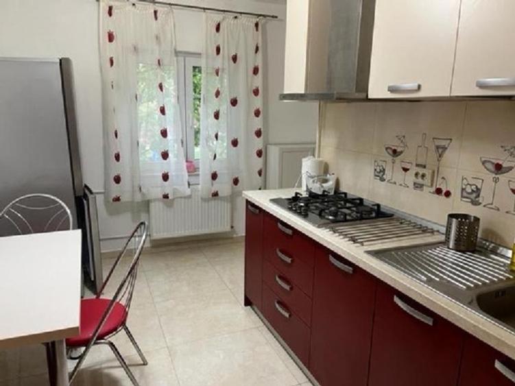 Pozitionat excelent,. direct proprietar (fara comision) , complet renovat, lux