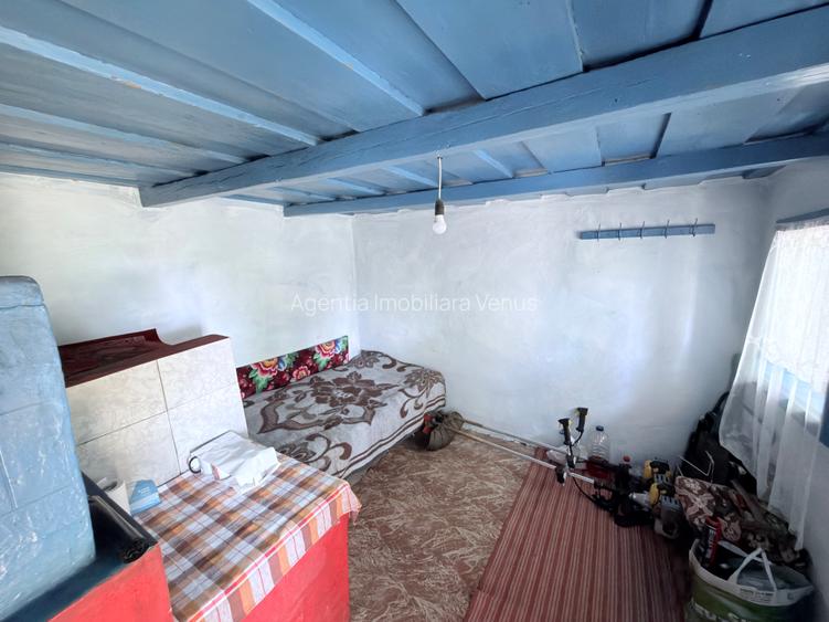 Casa batraneasca in Burlesti, comuna Unteni - 5