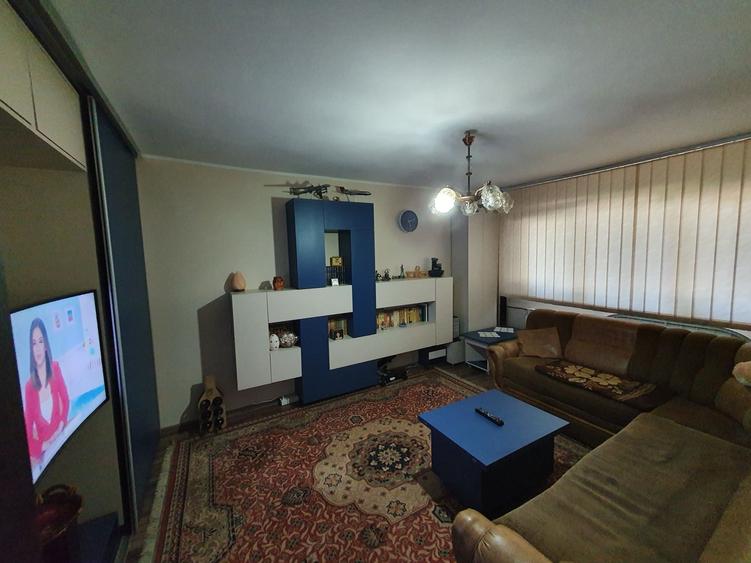 Apartament 3 camere decomandat Vest - Ploiesti