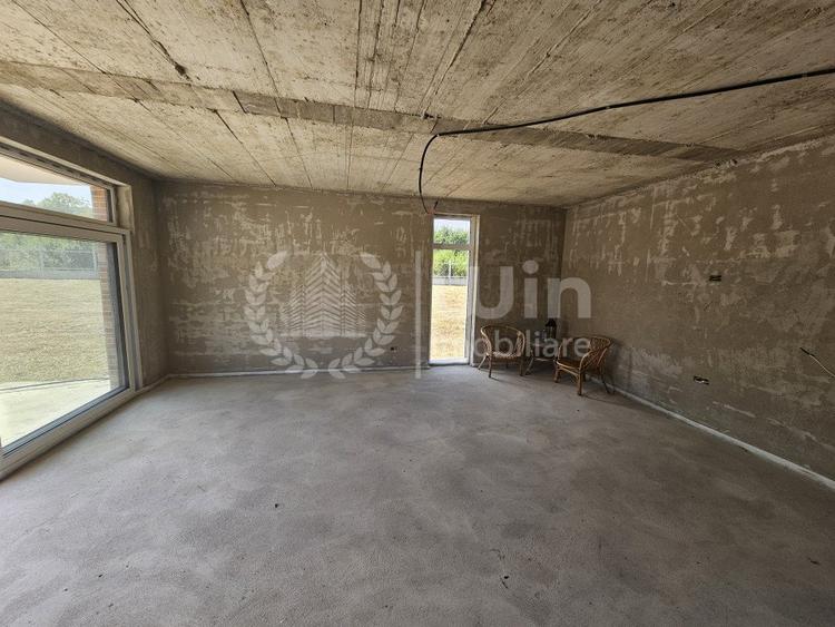 Casa cu 4 camere | 256 mp utili | 2000 mp teren | Sat. Aiton