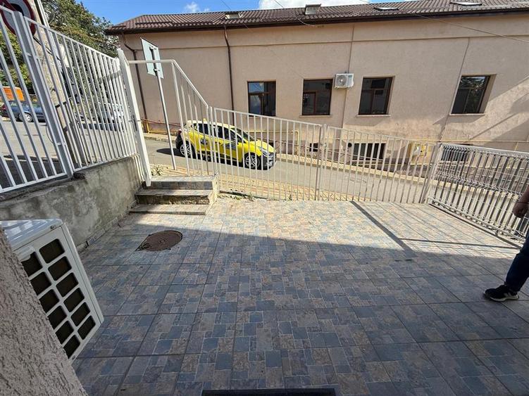 Pret 350euro Spațiu comercial Str Petru Rareș – Centru