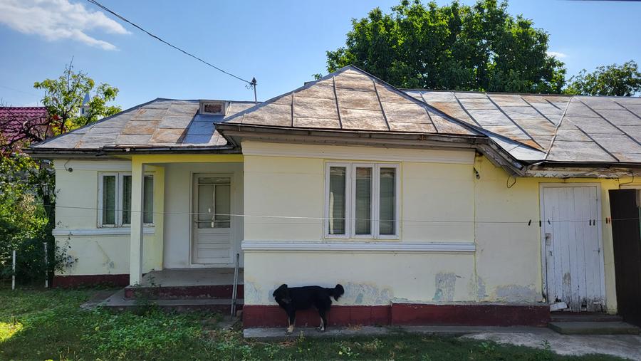 Casă de vânzare în mediul rural – liniște, natură și confort