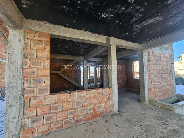 Vila la rosu de vanzare in Breazu - 4