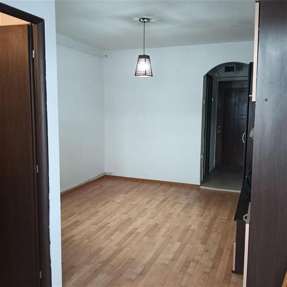 Garsoniera de vanzare in Galata etaj intermediar