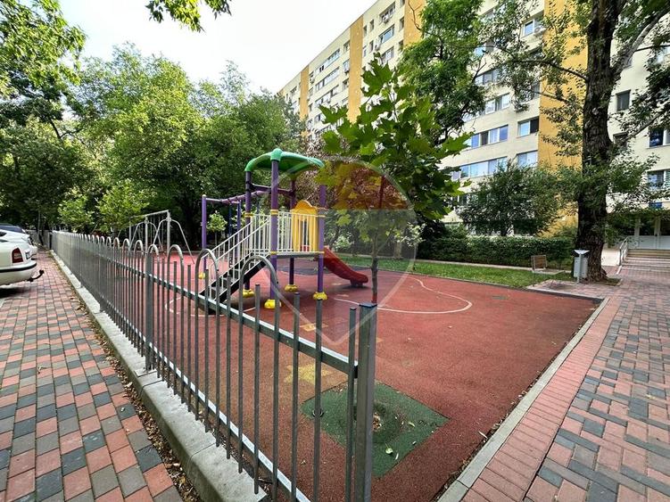 Inchiriere apartament cu 2 camere/ loc de parcare