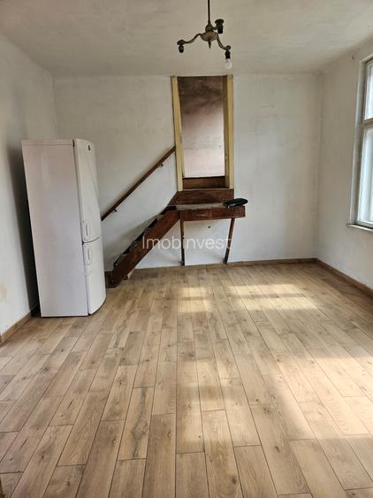 De vanzare casa centrala,situat  la 200m de centru,cu 5 camere,necesita renovat. - 4