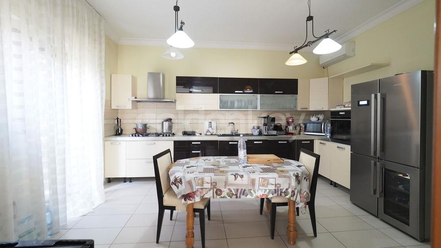 Vila luminoasa cu 8 camere | 593mp teren | langa Scoala Americana