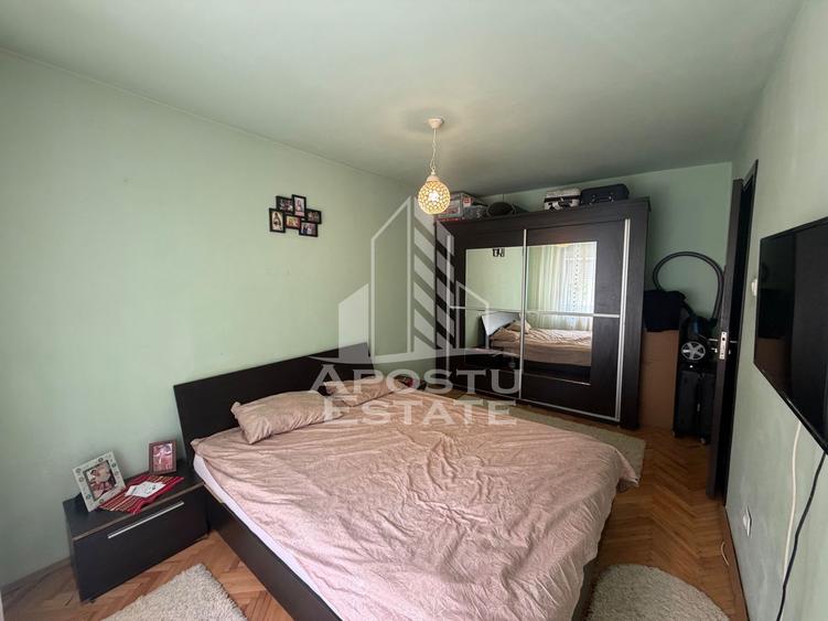 Apartament cu 3 camere de vânzare , etajul 2 , Zona Lipovei, Timisoara