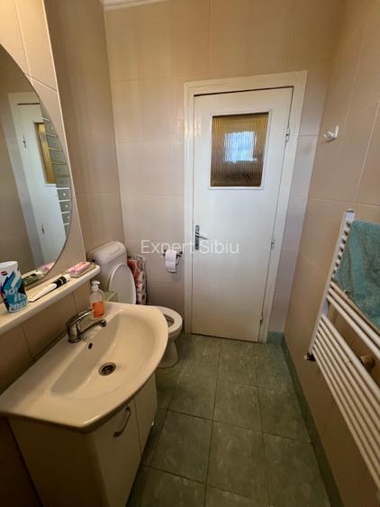 INCHIRIEZ apartament 3 camere semidecomandat, zona Milea - 13