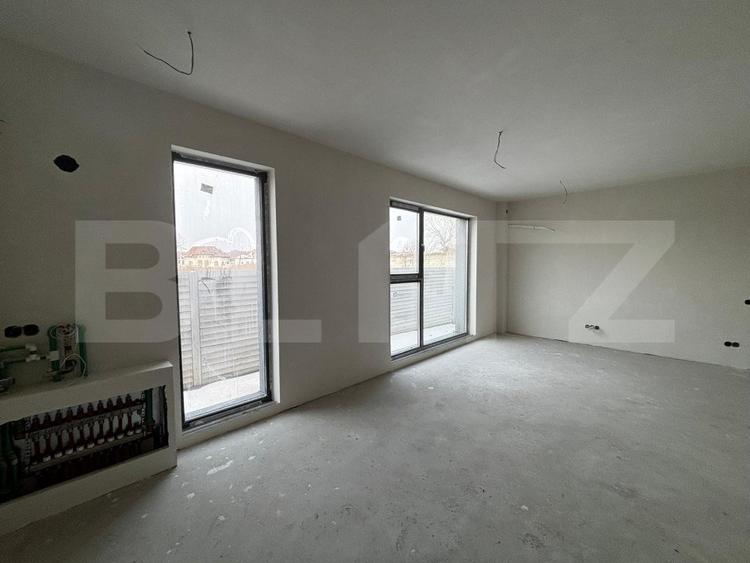 Apartament 2 camere,loc de parcare +boxa inclusa in pret ,zona semi-centrala
