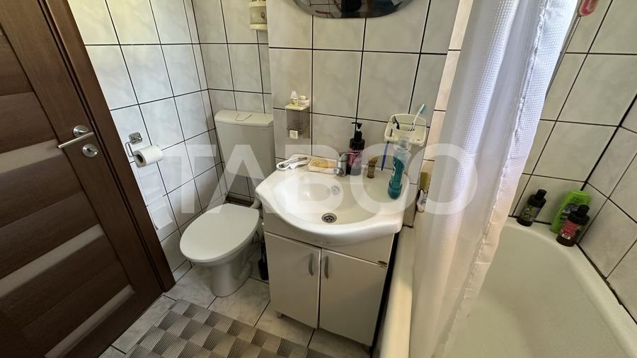 Apartament 4 camere 2 bai bloc cu lift pivnita Mihai Viteazul Sibiu