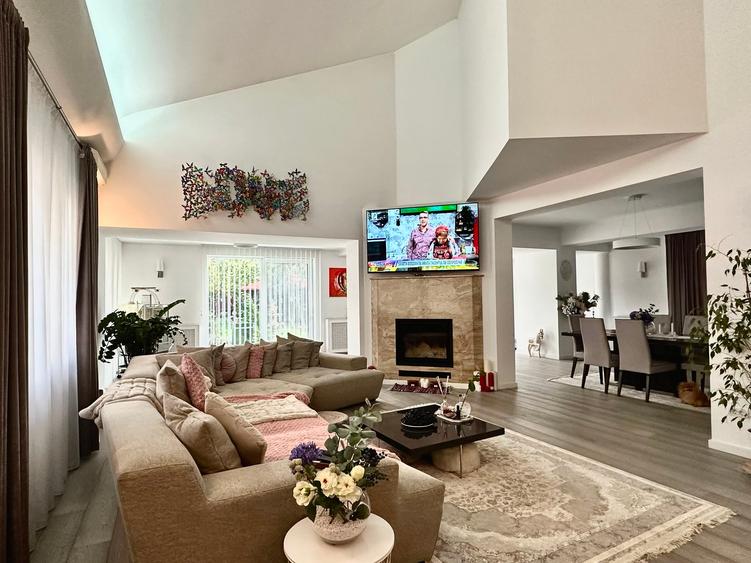Family Villa with Pool for Sale / Pipera - Iancu Nicolae